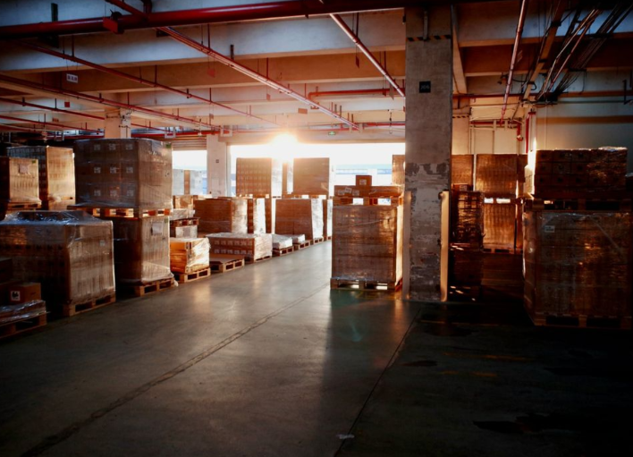 Торговля со склада продавца в 2026 году: как продавать со своего склада на Ozon, Wildberries и Яндекс Маркете без срывов, штрафов и потери денег