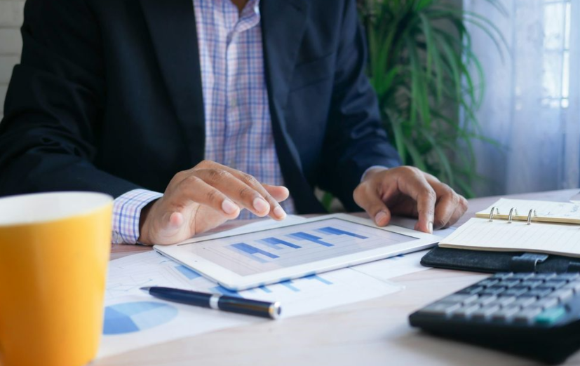 Финансовые и экономические вопросы: хранение на складах Ozon и Wildberries, тарифы, коэффициенты и вывоз товара (2026)