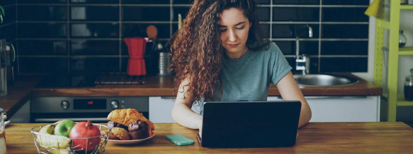 Маркировка для самозанятых и небольших брендов: как выстроить процесс без перегруза и не потерять контроль (маркетплейсы)