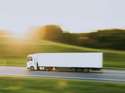 Логистика маркетплейсов: полный гайд по выбору складов, схемам работы и оптимизации расходов для селлеров