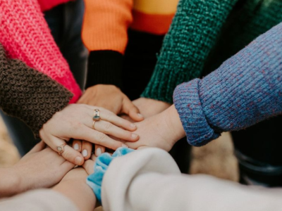 Техподдержка маркетплейсов в 2026: как работать с обращениями в WB Partners и Ozon Seller так, чтобы проблему решали, а не “переписывались”