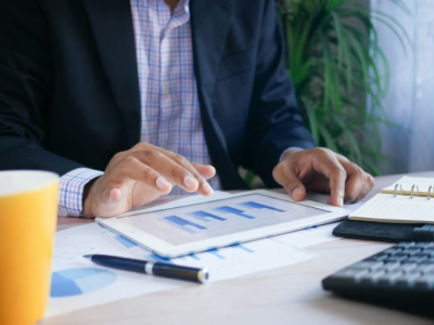 Финансовые и экономические вопросы: хранение на складах Ozon и Wildberries, тарифы, коэффициенты и вывоз товара (2026)