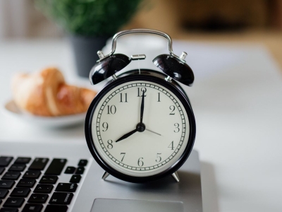 Отчёт комиссионера WB/Ozon в 1С: как загрузить, сверить выплаты и удержания и закрыть месяц без ручных таблиц